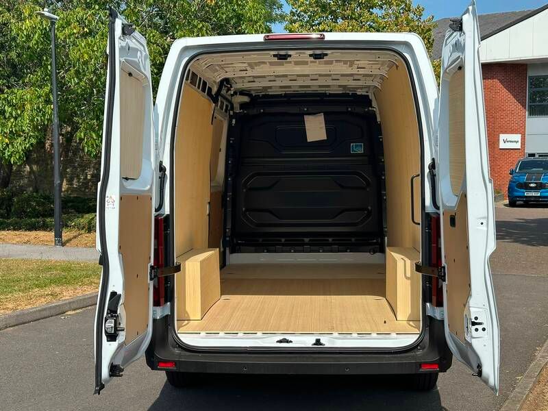 Renault MASTER E-TECH MWB ELECTRIC FWD MM35 104kW 87kWh Advance Medium Roof Van Auto