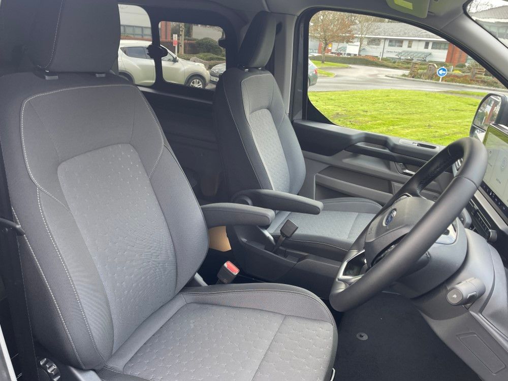 Ford Transit Custom 320 L1 Diesel FWD 2.0 EcoBlue 136ps H1 Double Cab Van Limited Auto