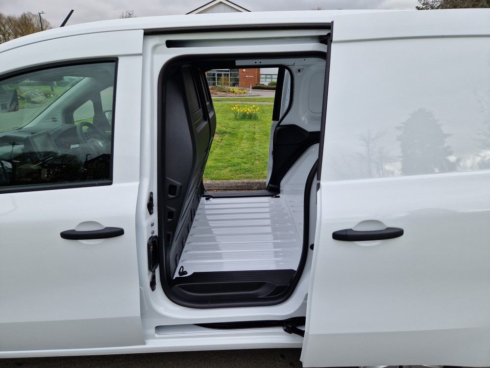 Renault Kangoo L2 Diesel LL21 Blue dCi 115 EDC Extra Van