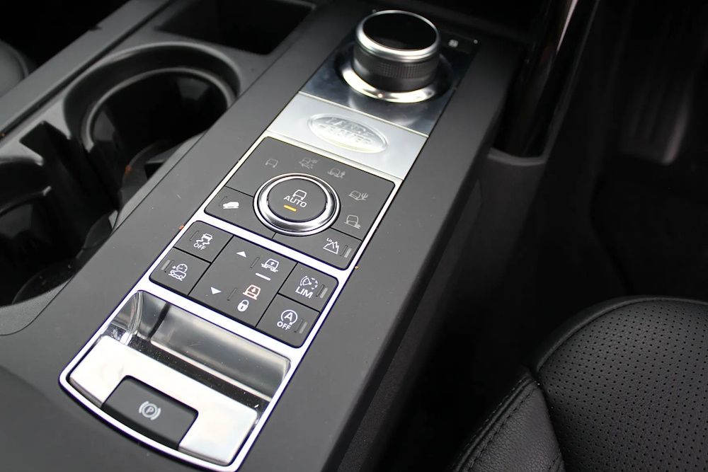 Land Rover Discovery Diesel 3.0 D300 SE Commercial Auto