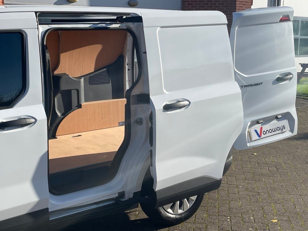 Ford Transit Courier Diesel Leader Van