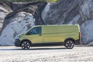 Volkswagen Transporter T32 LWB Diesel Kombi Commerce Plus