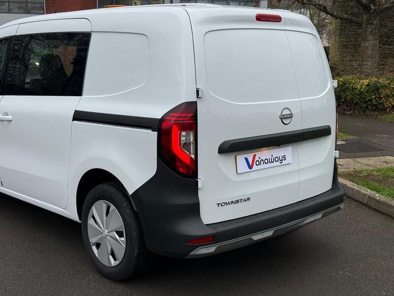 Nissan Townstar L2 Petrol Crew Van