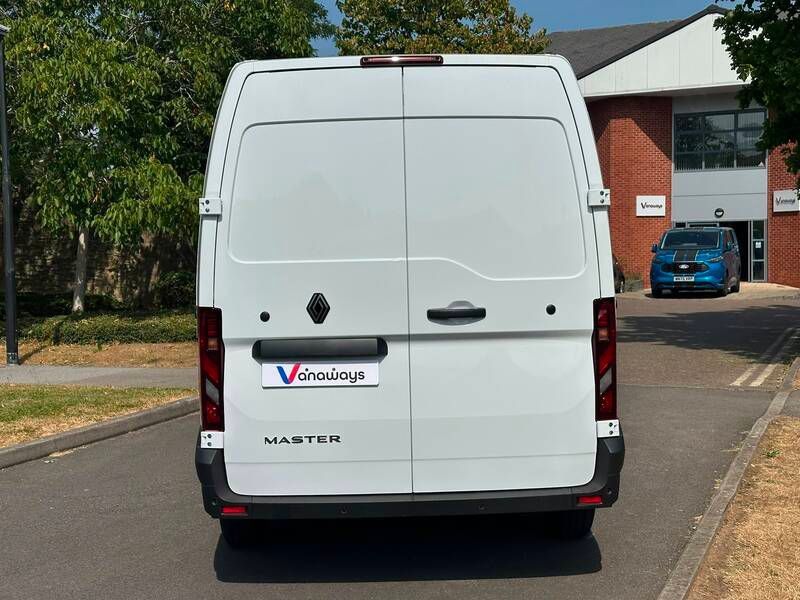 Renault MASTER MWB DIESEL FWD MM35 Blue dCi 130 Extra Medium Roof Van