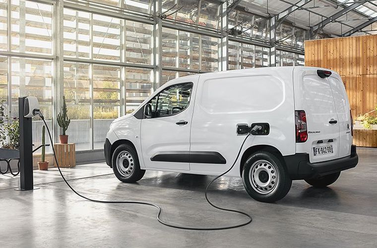 Introduction to Electric Vans The impending ban on diesel and petrol vans in 203