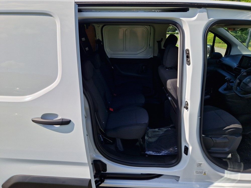 Peugeot PARTNER LONG DIESEL 1.5 BlueHDi 130 Asphalt Van EAT8