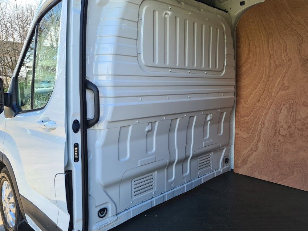 Maxus eDeliver 9 LWB Electric FWD 150kW High Roof Crew Van 88.5kWh Auto