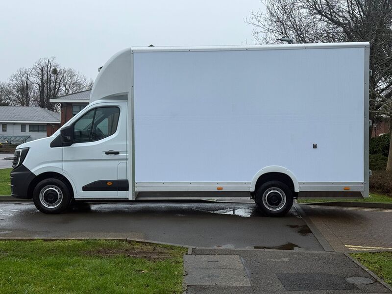 Nissan Interstar F35 L3 Diesel Low Loader
