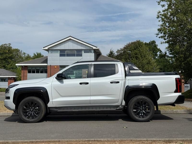 MITSUBISHI L200 DIESEL 2.4 Bi-Turbo D Titan Double Cab Pick Up 4WD Auto