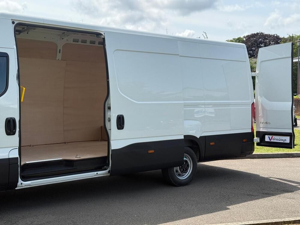 Iveco Daily 35C14 Diesel 2.3 High Roof Business Van 4100L WB