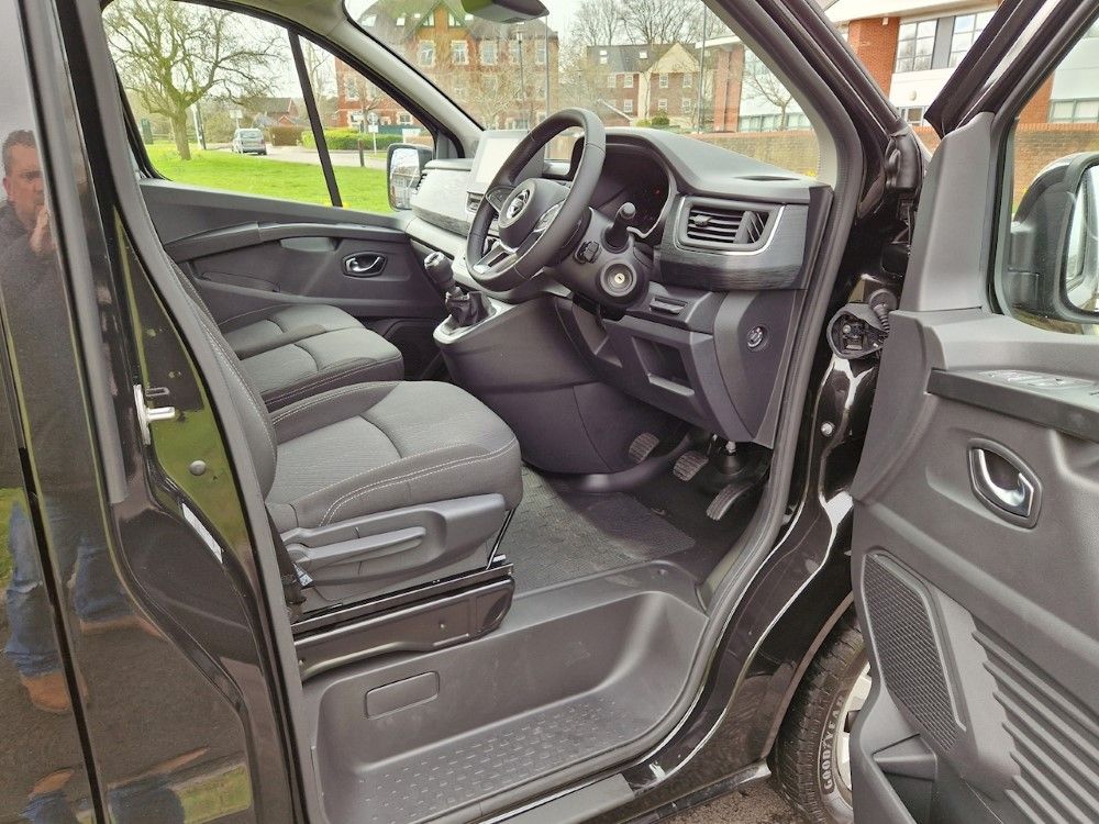 Nissan Primastar 30 L2 Diesel 2.0 dCi 150ps H1 Tekna Crew Van