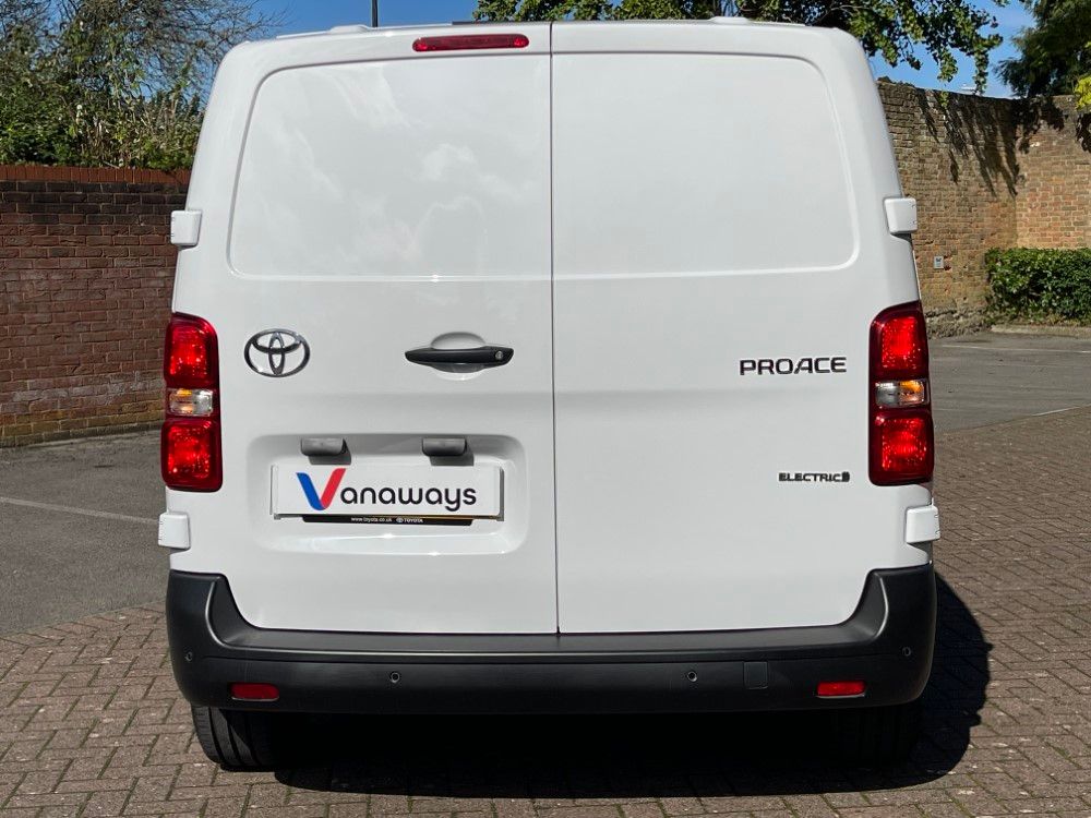 Toyota Proace L2 Diesel 2.0D 145 Icon Van