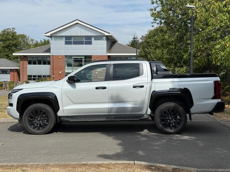 MITSUBISHI L200 DIESEL 2.4 Bi-Turbo D Titan Double Cab Pick Up 4WD Auto