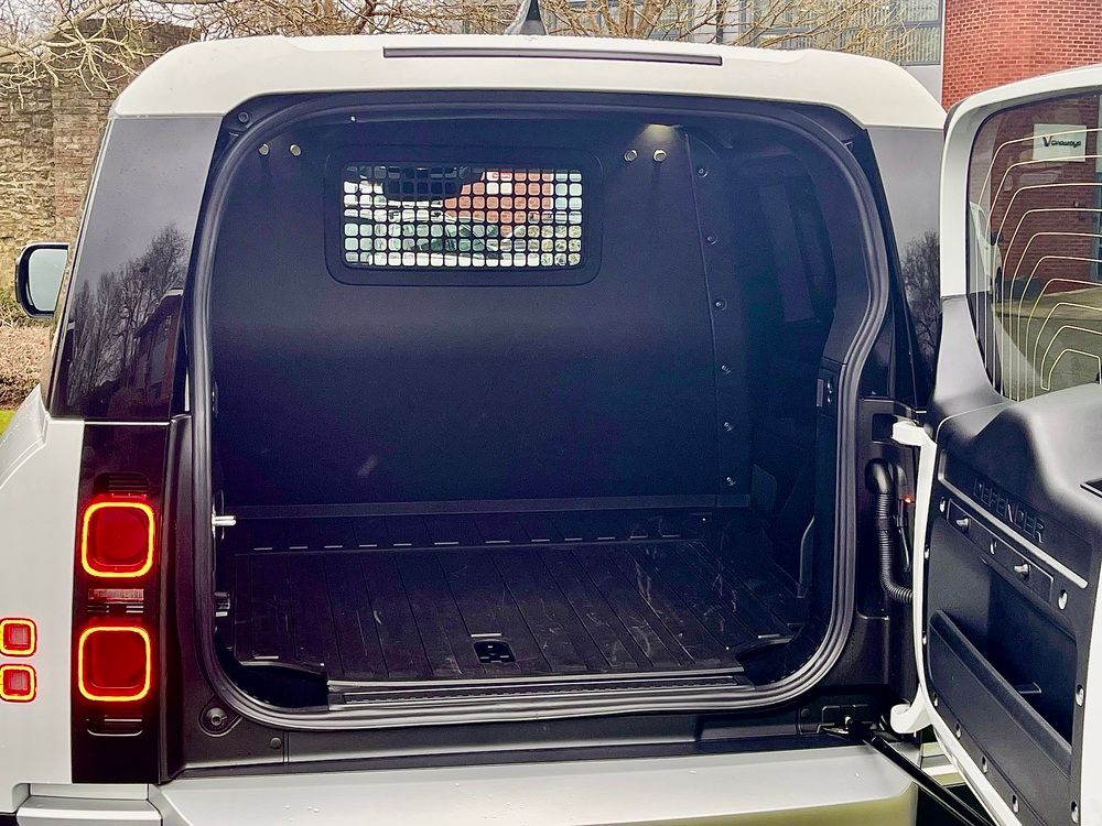 Land Rover Defender 110 Diesel 3.0 D250 Hard Top Auto