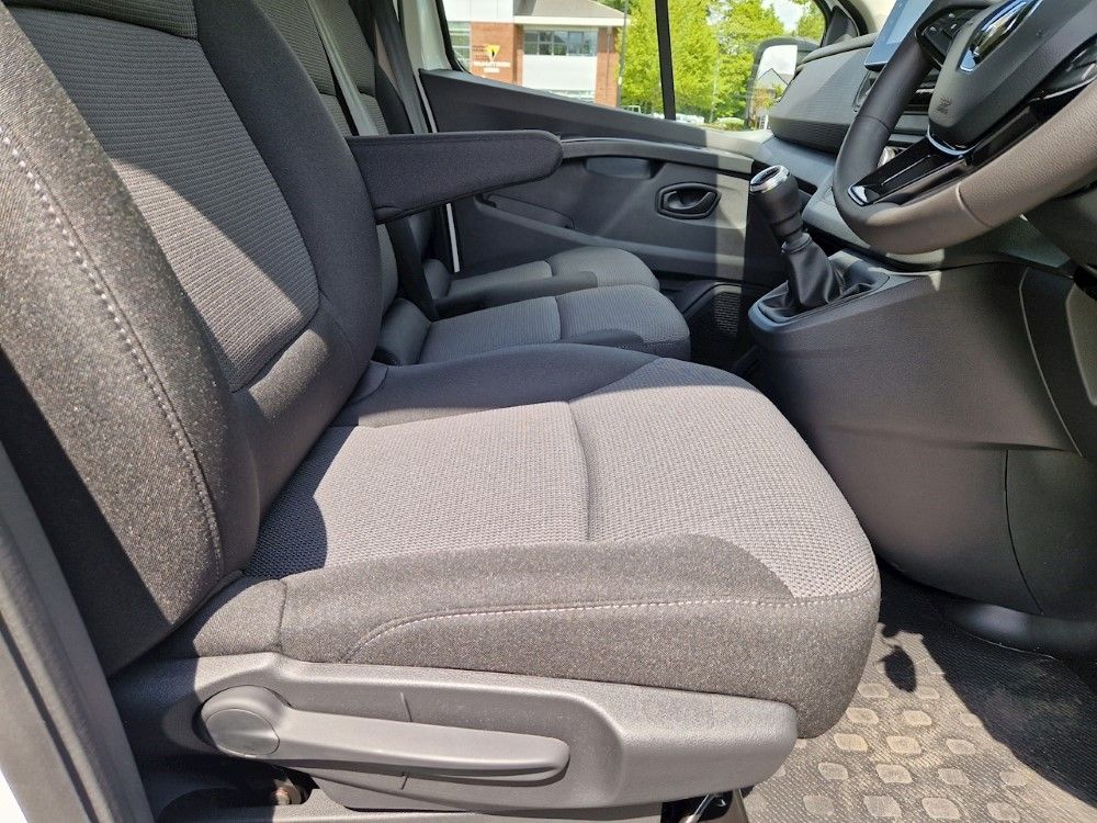 Renault TRAFIC LWB DIESEL LL30 Blue dCi 150 Extra [Safety] Van